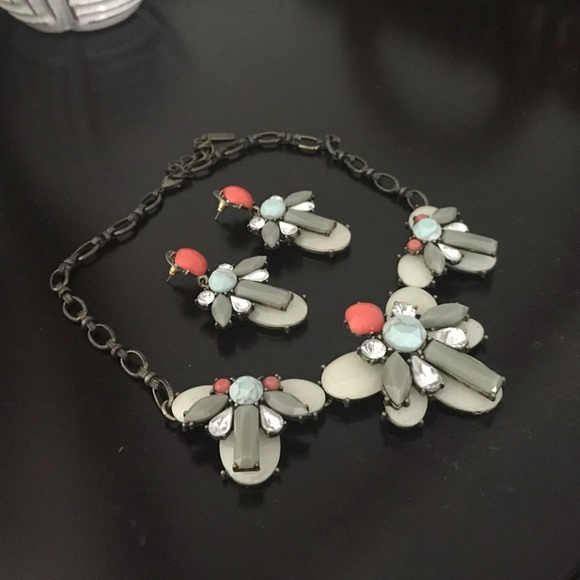 BaubleBar matching necklace and earrings - Picture 1 of 2